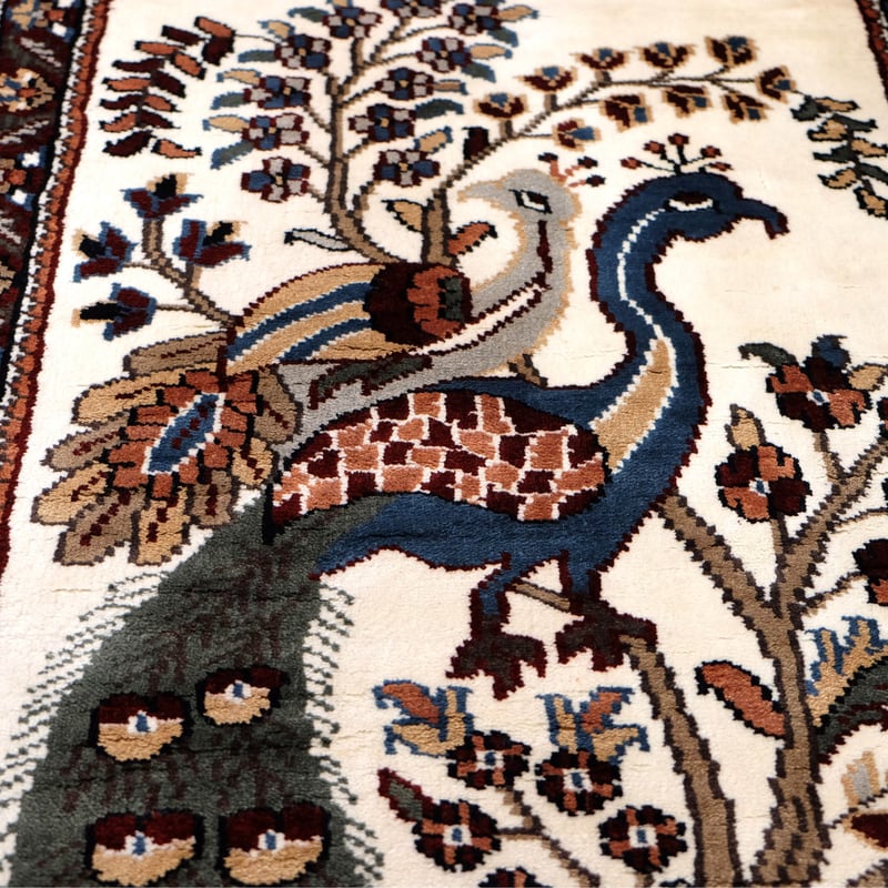 インド 手織り絨毯 シルク ＜約61 x 97 ㎝＞ クジャク | インド雑貨の