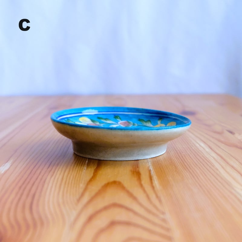 陶器飾り皿 インド ブルーポタリー 小サイズ 円形花柄 | インド雑貨の