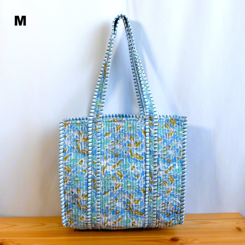 未使用※大判　インド ブロックプリント 中綿入りキルト ディープブルー　カバー コットンキルトボストンバッグ ブロックプリント パッチワーク ブルー