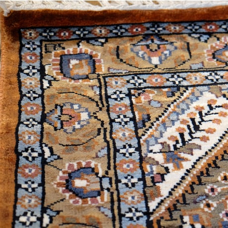 インド　手織り絨毯　シルク　＜約88 x 151 ㎝＞　ブラウン・メダリオン