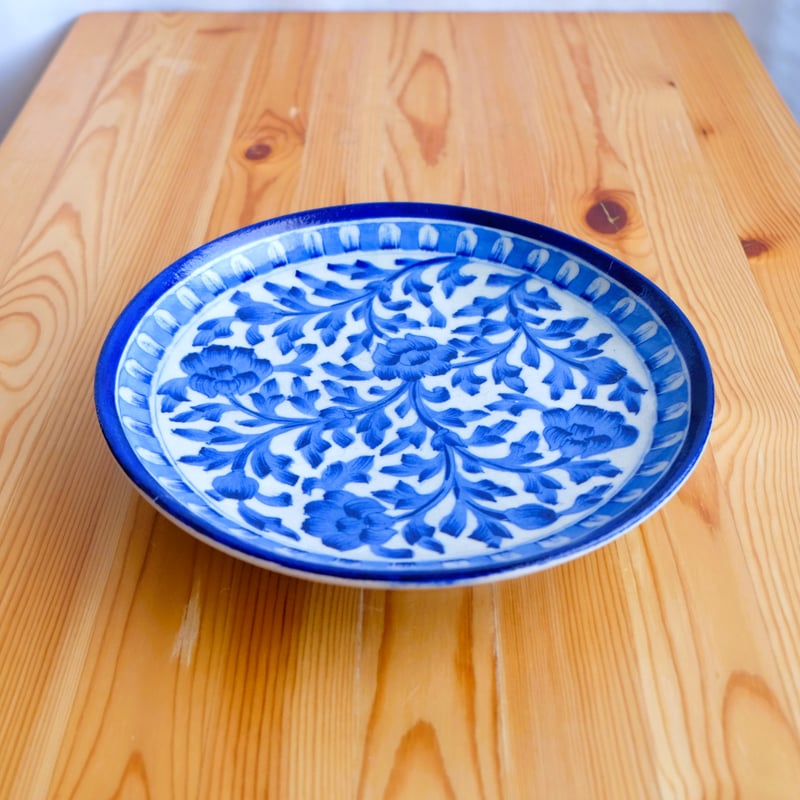 陶器飾り皿 インド ブルーポタリー 大サイズ 白地に青い花 | インド