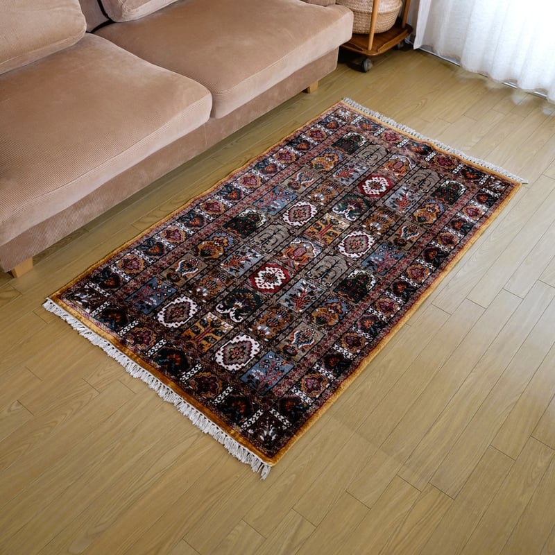 インド 手織り絨毯 シルク <約88 x 156 ㎝> ブラウン インド 手織り絨毯 シルク <約88 x 156 ㎝> ブラウン