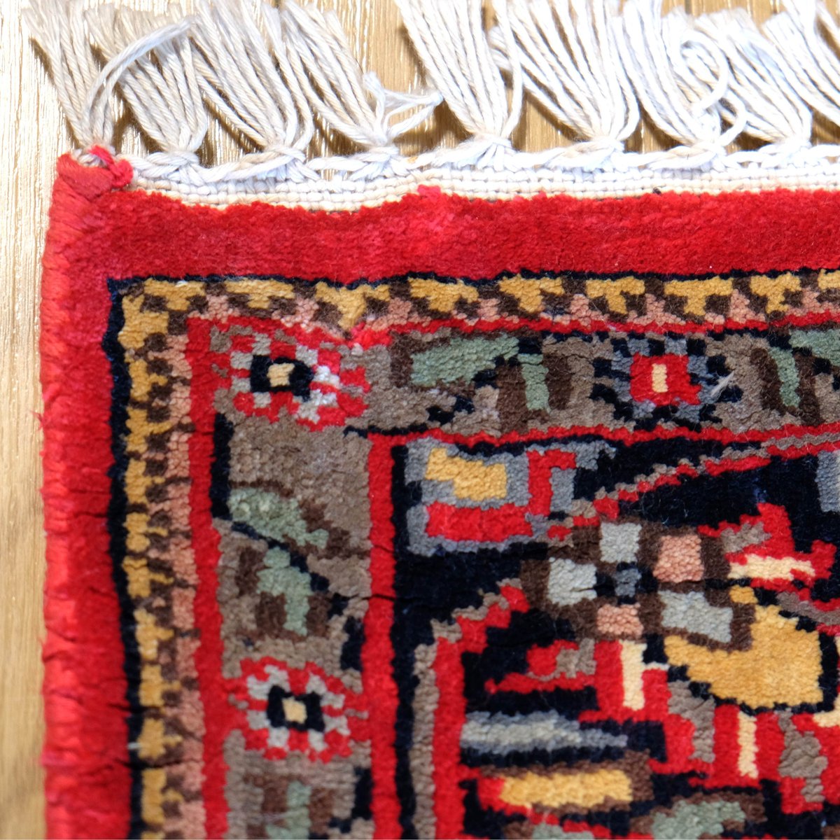 インド 手織り絨毯 シルク ＜約92 x 149 ㎝＞ 赤・メダリオン | インド