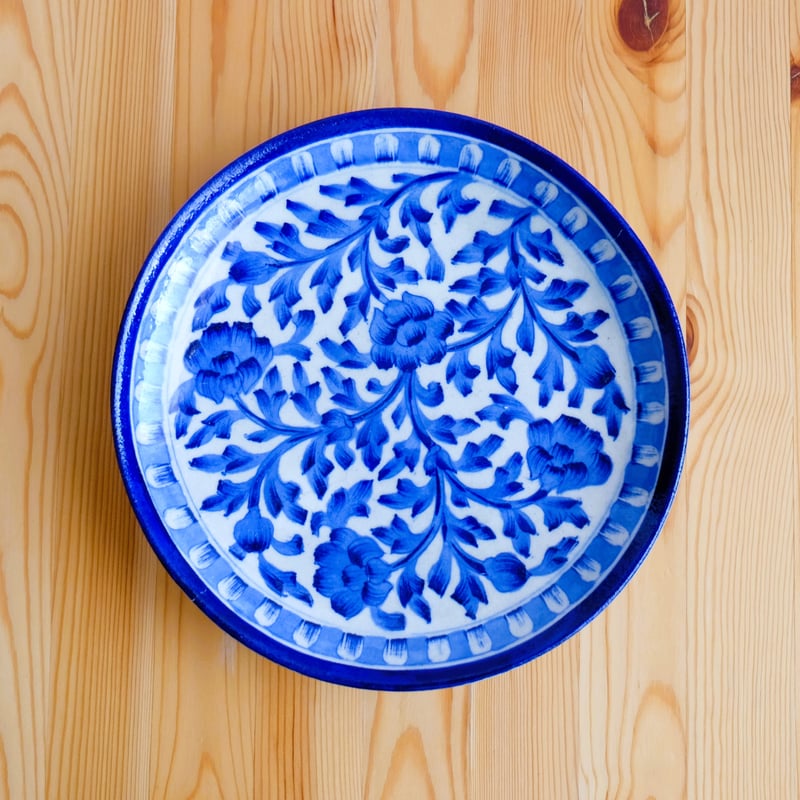 陶器飾り皿 インド ブルーポタリー 大サイズ 白地に青い花 | インド