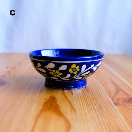 陶器小物入れ　インド　ブルーポタリー　中サイズ　小花柄