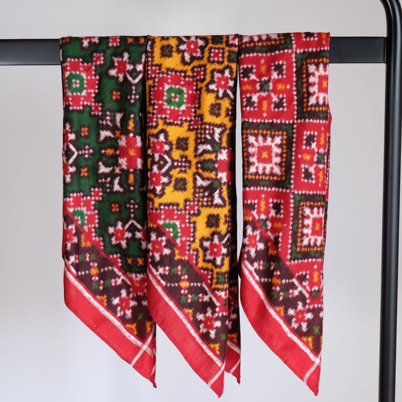 パトラ織り バンダナ スカーフ 約57×57cm インド 3種類 | インド雑貨の