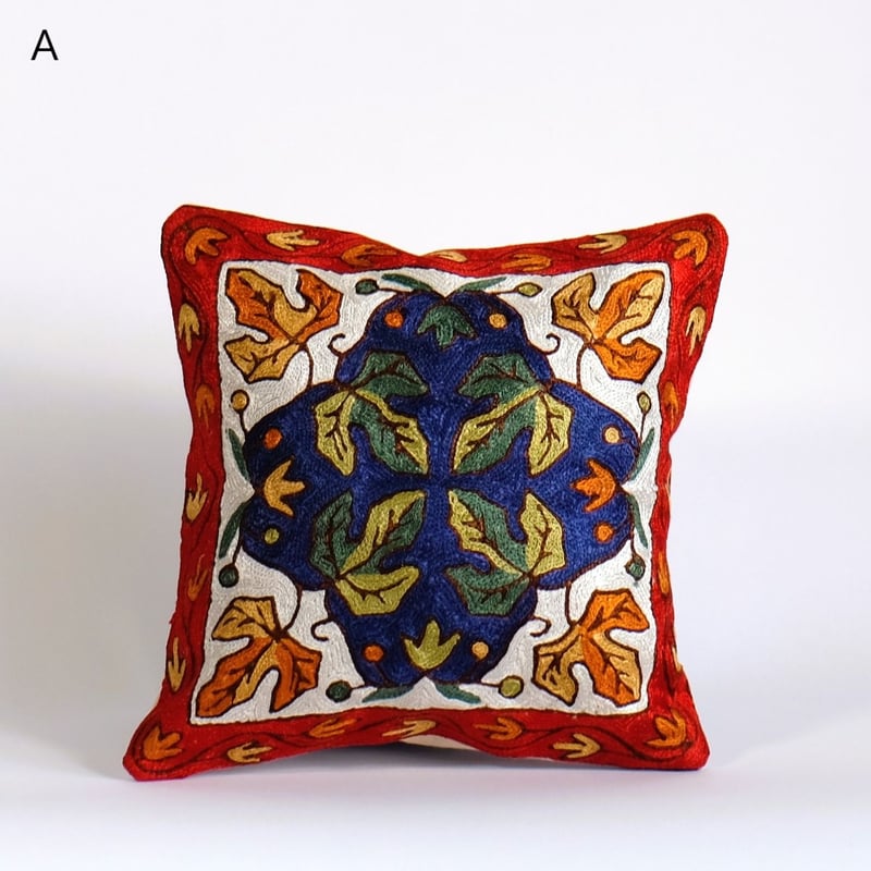 新品未使用品　インド　クッションカバー インド刺繍 クッションカバー ネイビー | La Maison du calme