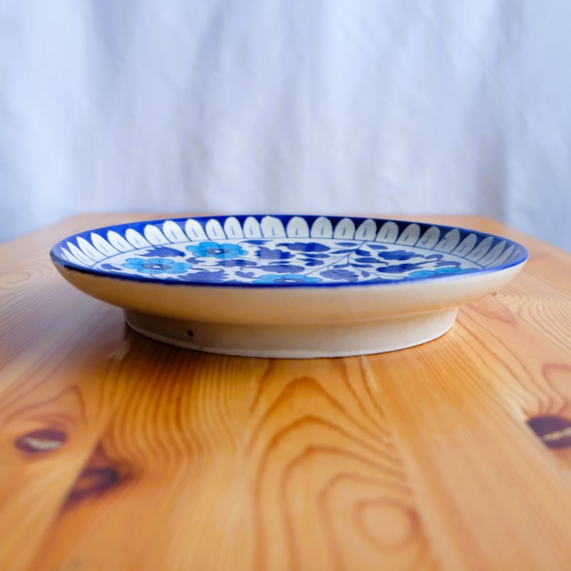 陶器飾り皿 インド ブルーポタリー 大サイズ 白地に水色の花 | インド