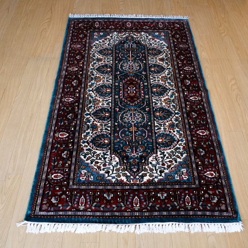 インド 手織り絨毯 シルク <約93 x 163 ㎝> 緑・メダリオン インド 手織り絨毯 シルク <約93 x 163 ㎝> 緑・メダリオン