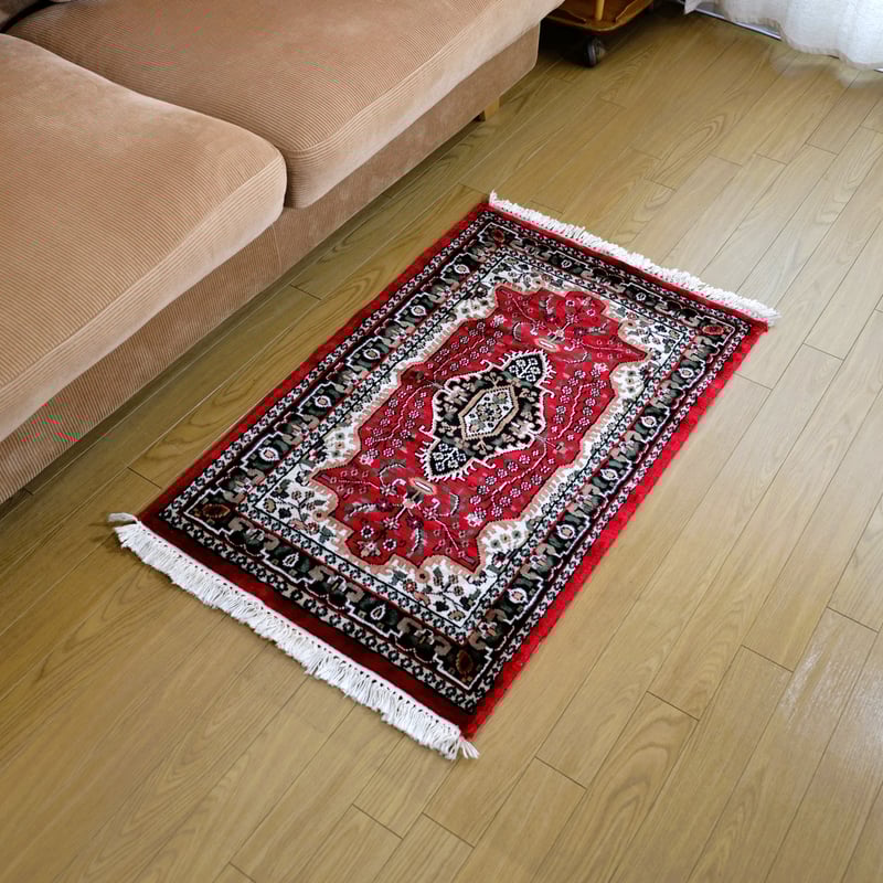 インド 手織り絨毯 シルク <約60 x 94 ㎝> 赤・メダリオン インド 手織り絨毯 シルク <約60 x 94 ㎝> 赤・メダリオン