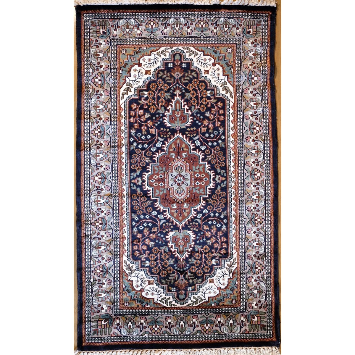 インド 手織り絨毯 シルク ＜約90 x 154 ㎝＞ 青・メダリオン | インド