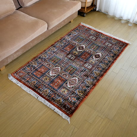 インド　手織り絨毯　シルク　＜約92 x 157 ㎝＞　赤・ガーデン