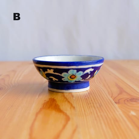 陶器小物入れ　インド　ブルーポタリー　小サイズ　縁取花柄