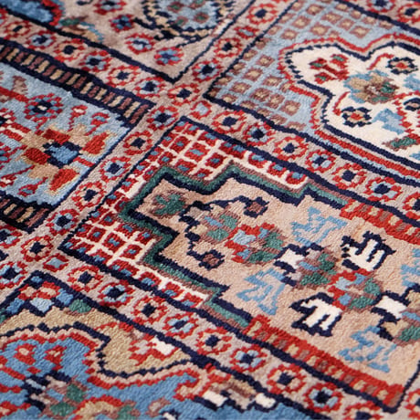 インド　手織り絨毯　シルク　＜約122 x 188 ㎝＞　赤・ガーデン