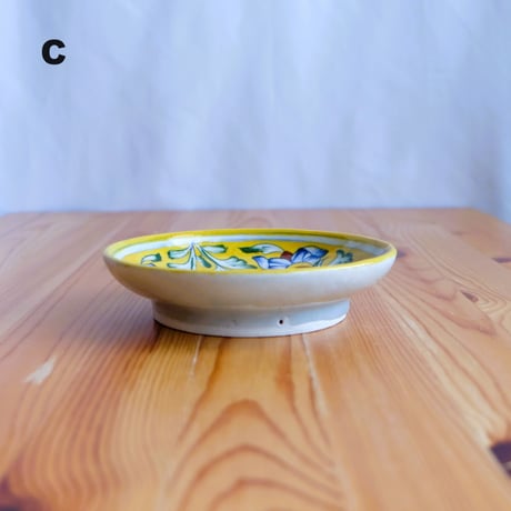 陶器飾り皿　インド　ブルーポタリー　中小サイズ　花柄