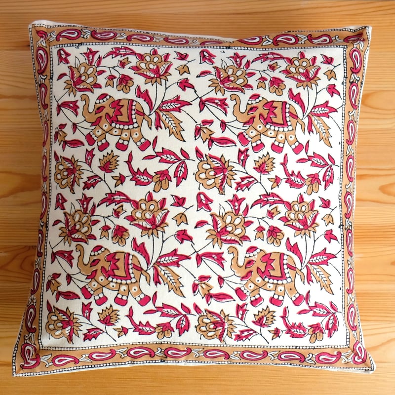 未使用※大判　インド ブロックプリント 中綿入りキルト ワイルドローズ　カバー 未使用※インド ブロックプリント 中綿入りキルト ワイルドローズマルチラグ