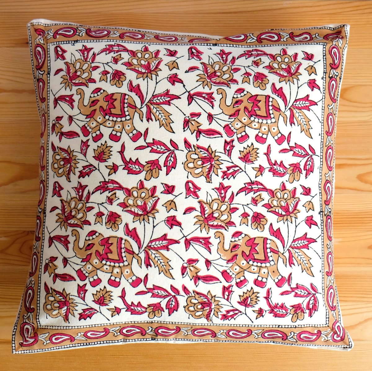 未使用※大判　インド ブロックプリント 中綿入りキルト ディープレッド　カバー fit=scale-down,w=1200