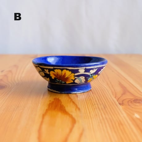 陶器小物入れ　インド　ブルーポタリー　小サイズ　小花柄