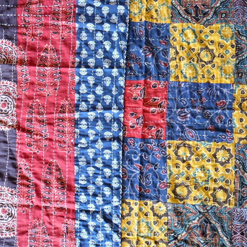 インド刺子　パッチワークのコート 艶やかなパッチワークラリーキルト 刺し子 刺繍布 インド綿