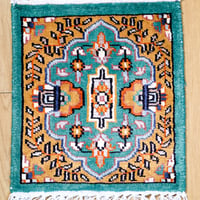 インド　手織り絨毯　シルク　＜約30 x 32 ㎝＞　緑・メダリオン