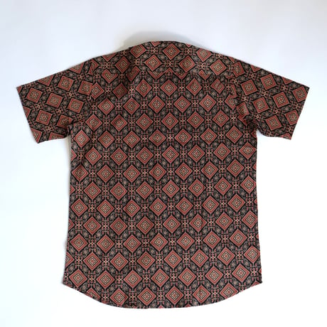 ショートスリーブシャツ　ブロックプリント　Medium/Large　ブラック×紋章