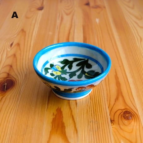 陶器小物入れ　インド　ブルーポタリー　中サイズ　縁取花柄