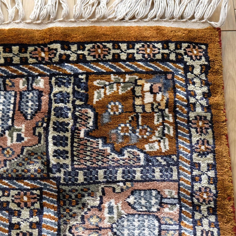 インド 手織り絨毯 シルク <約146 x 231 ㎝> ブラウン インド 手織り絨毯 シルク <約146 x 231 ㎝> ブラウン