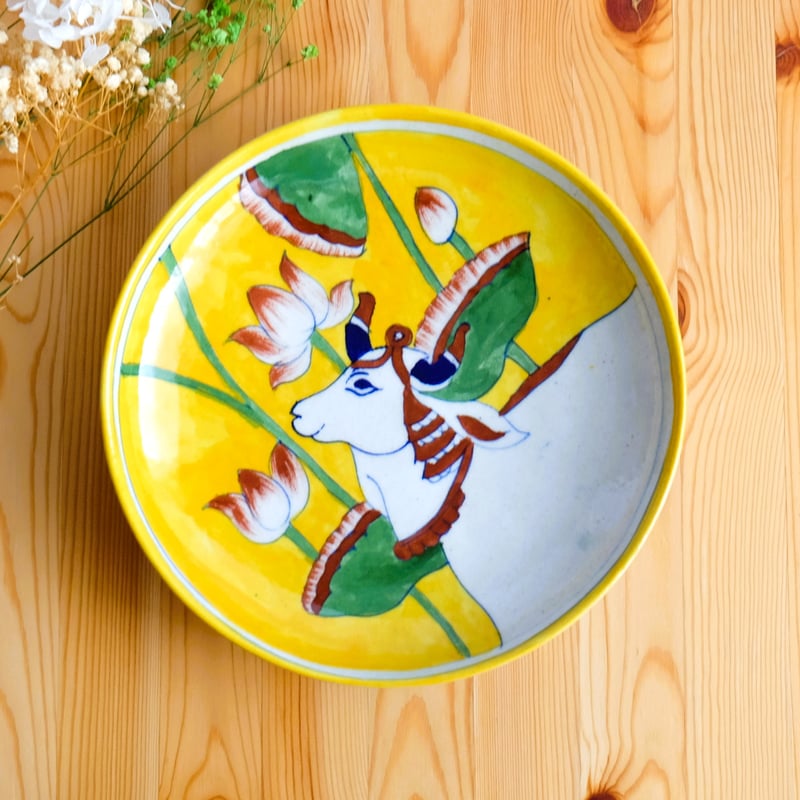 陶器飾り皿 インド ブルーポタリー 大サイズ 黄色地に牛 | インド雑貨