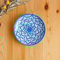 陶器飾り皿 インド ブルーポタリー 波形 黄色地に放射状の花柄