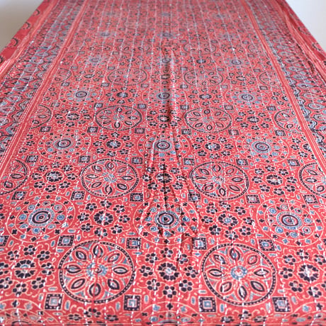 マルチクロス　刺し子　約145×227cm　インド綿　ブロックプリント　アジュラック　レッド×紋章