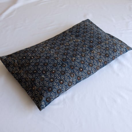 枕カバー　約43×63cm　インド綿　ブロックプリント　アジュラック　インディゴ×小花