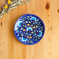 陶器飾り皿 インド ブルーポタリー 波形 青地に青い花柄 | インド雑貨