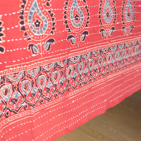 マルチクロス　刺し子　約145×227cm　インド綿　ブロックプリント　アジュラック　レッド×紋章