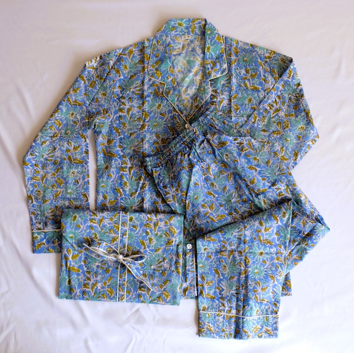 未使用※インド ブロックプリント 中綿入りキルト ナイトブルー