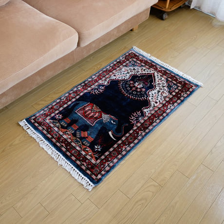 インド　手織り絨毯　シルク　＜約60 x 103 ㎝＞　象