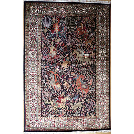インド　手織り絨毯　シルク　＜約148 x 219 ㎝＞　狩猟文様