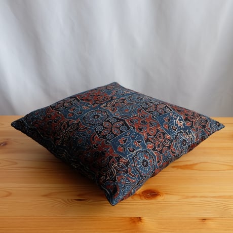 クッションカバー　約40×40cm　インド綿　ブロックプリント　アジュラック　インディゴ×格子