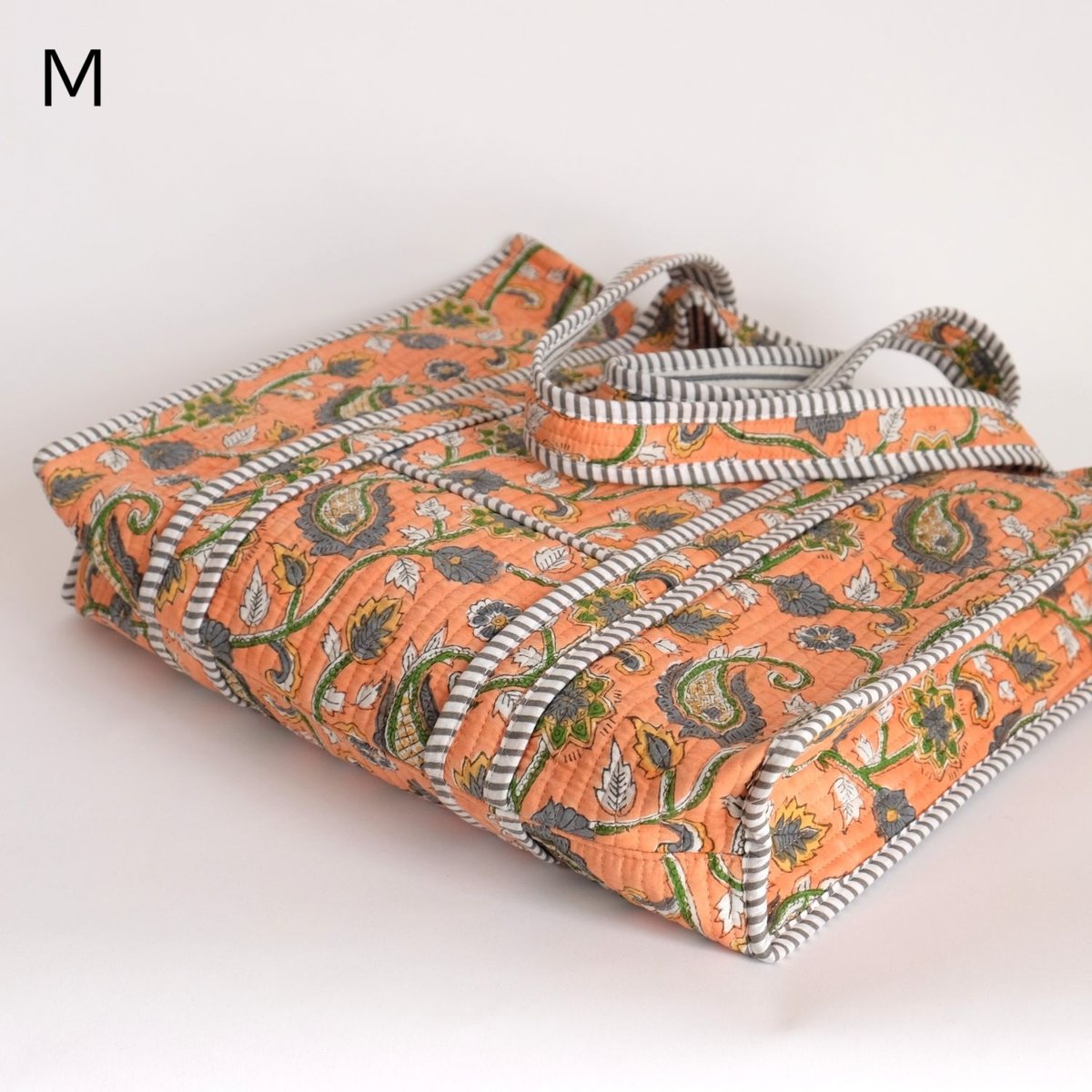 未使用※大判　インド ブロックプリント 中綿入りキルト ソフトオレンジ　カバー インド ハンドブロックプリント リバーシブル スモールサイズ キルト