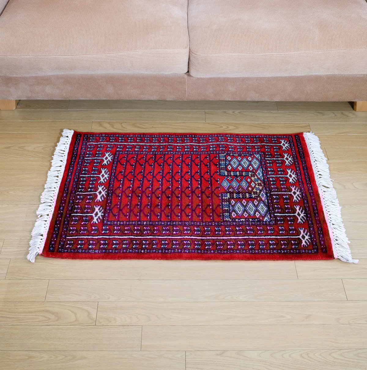 インド 手織り絨毯 ウール ＜約60 x 94.5 ㎝＞ 赤・トライバル