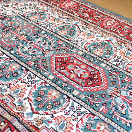 インド　手織り絨毯　シルク　＜約93 x 163 ㎝＞　緑・メダリオン