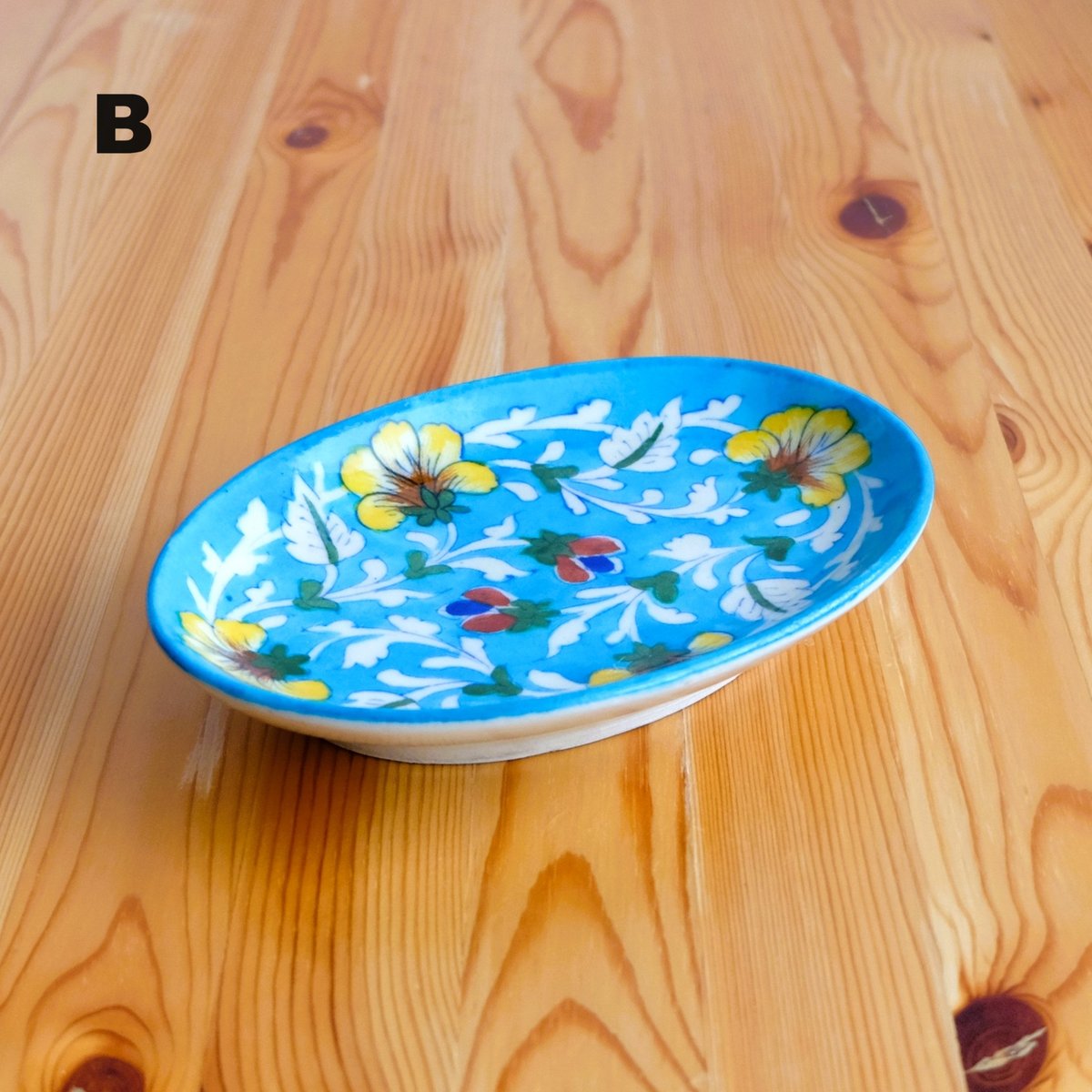 陶器 飾り皿 陶器飾り皿 インド ブルーポタリー 大サイズ 黄色地に水色の小さな花