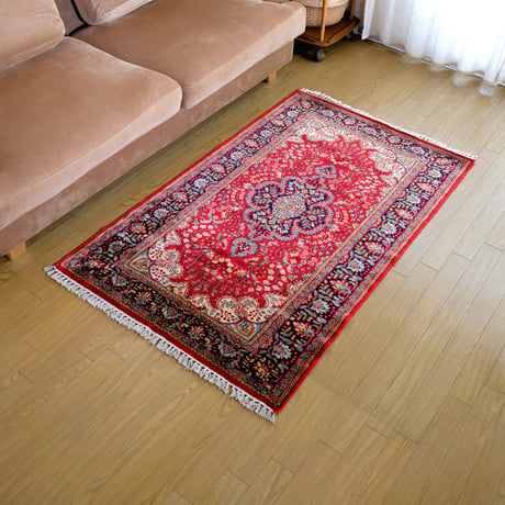 インド　手織り絨毯　シルク　＜約92 x 149 ㎝＞　赤・メダリオン