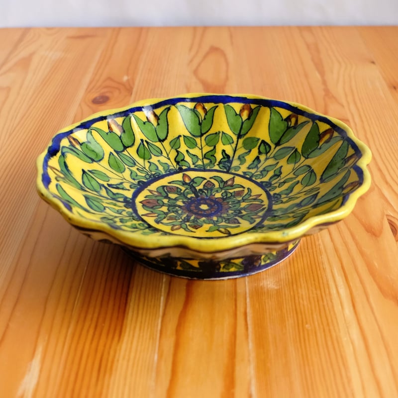 陶器皿セット 色鮮やかな花柄と青色の絵柄 陶器皿セット 色鮮やかな花柄と青色の絵柄