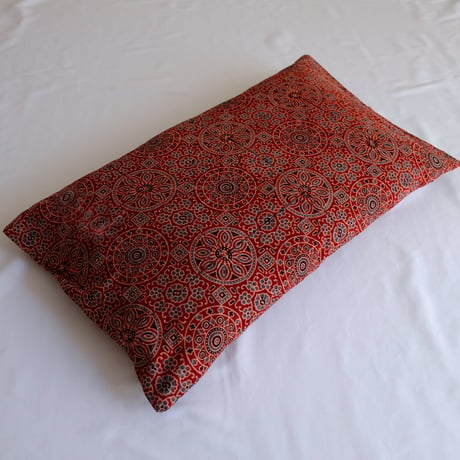 枕カバー　約43×63cm　インド綿　ブロックプリント　アジュラック　レッド×紋章