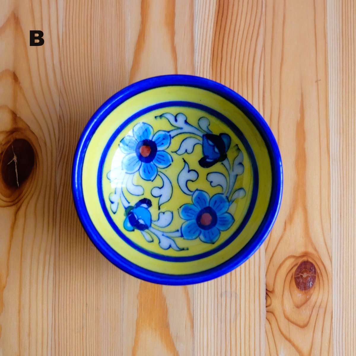 陶器小物入れ インド ブルーポタリー 中サイズ 縁取花柄 | インド雑貨