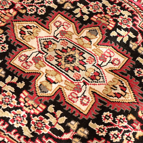 インド　手織り絨毯　シルク　＜約149 x 237 ㎝＞　赤・メダリオン