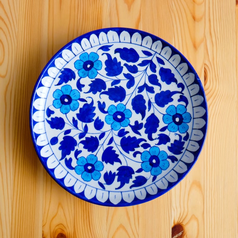 陶器飾り皿 インド ブルーポタリー 大サイズ 白地に水色の花 | インド