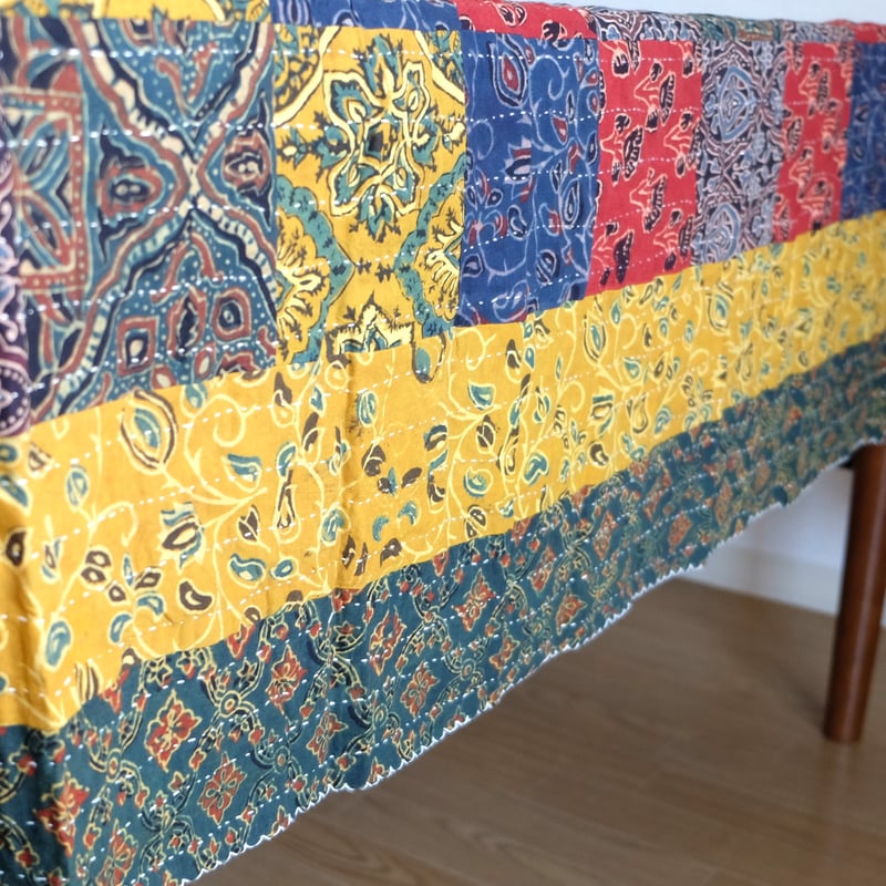 インド刺子　パッチワークのコート 艶やかなパッチワークラリーキルト 刺し子 刺繍布 インド綿