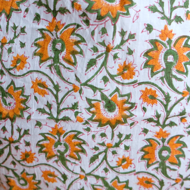 未使用※大判　インド ブロックプリント 中綿入りキルト オレンジフラワー　カバー 未使用※インド ブロックプリント 中綿入りキルト オレンジフラワー