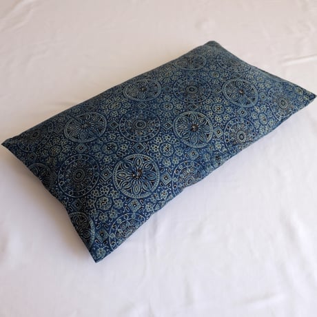 枕カバー　約43×63cm　インド綿　ブロックプリント　アジュラック　ターコイズ×紋章